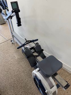 Concept 2 Dynamic Rowing Machine with PM5 (34k Lifetime Meters)