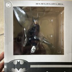 Thinkgeek Catwoman Statue 