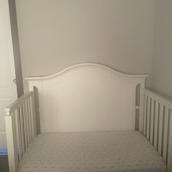 Convertible crib