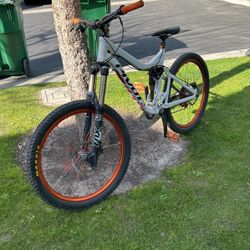 Pivot size Medium with Fox 36