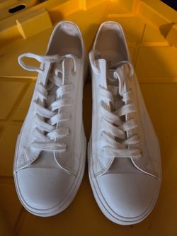 Shoes size 9