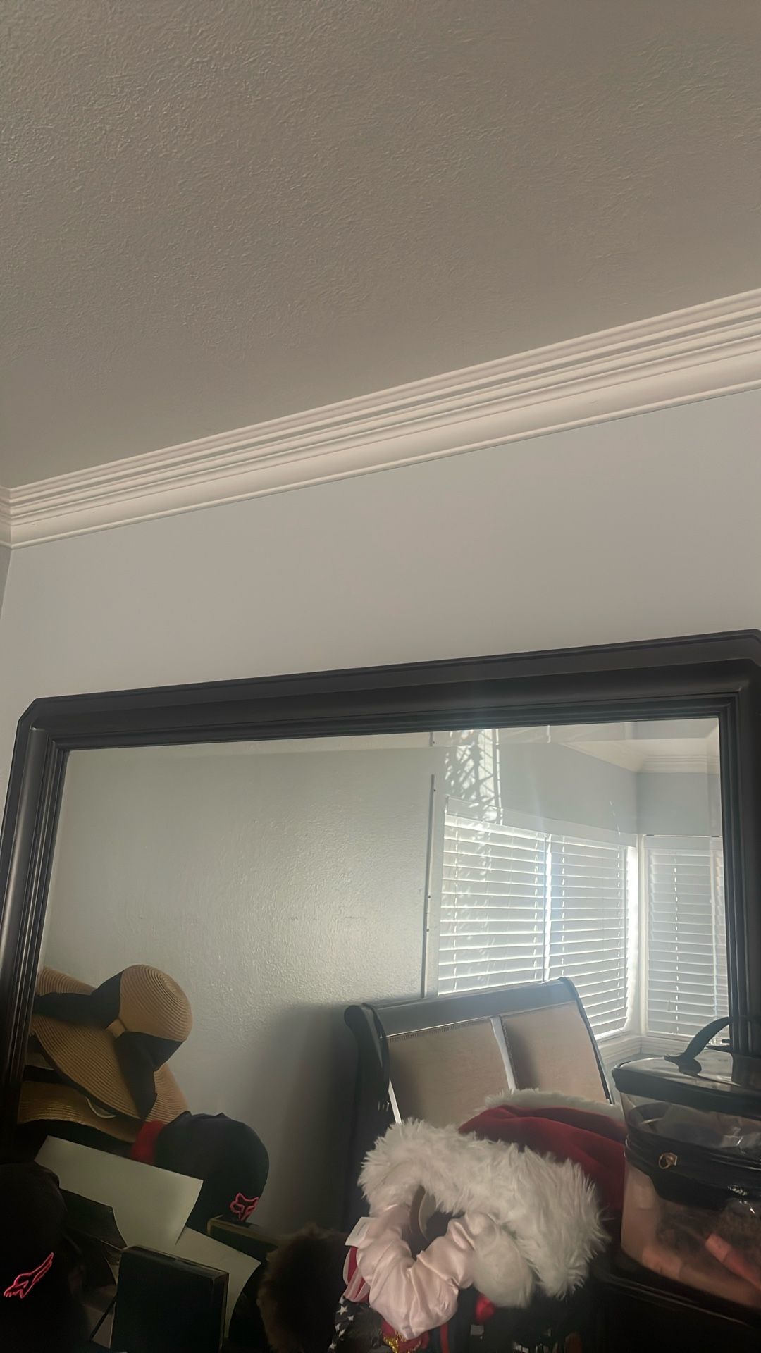 Dresser With Mirror 