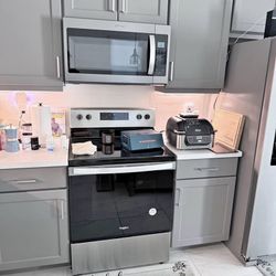 Whirlpool Stainless Steel Kitchen Set (Fridge, Stove, Microwave) – Excellent Condition