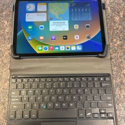 Apple iPad 10th Gen W/smart Keyboard 