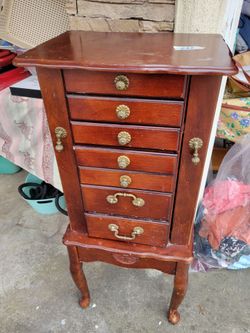 Jewelry cabinet