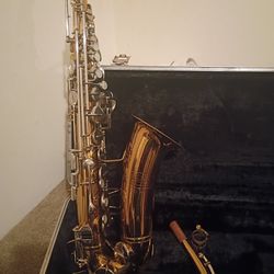Bundy Saxaphone