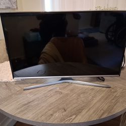 Samsung 31.5 Inch Monitor