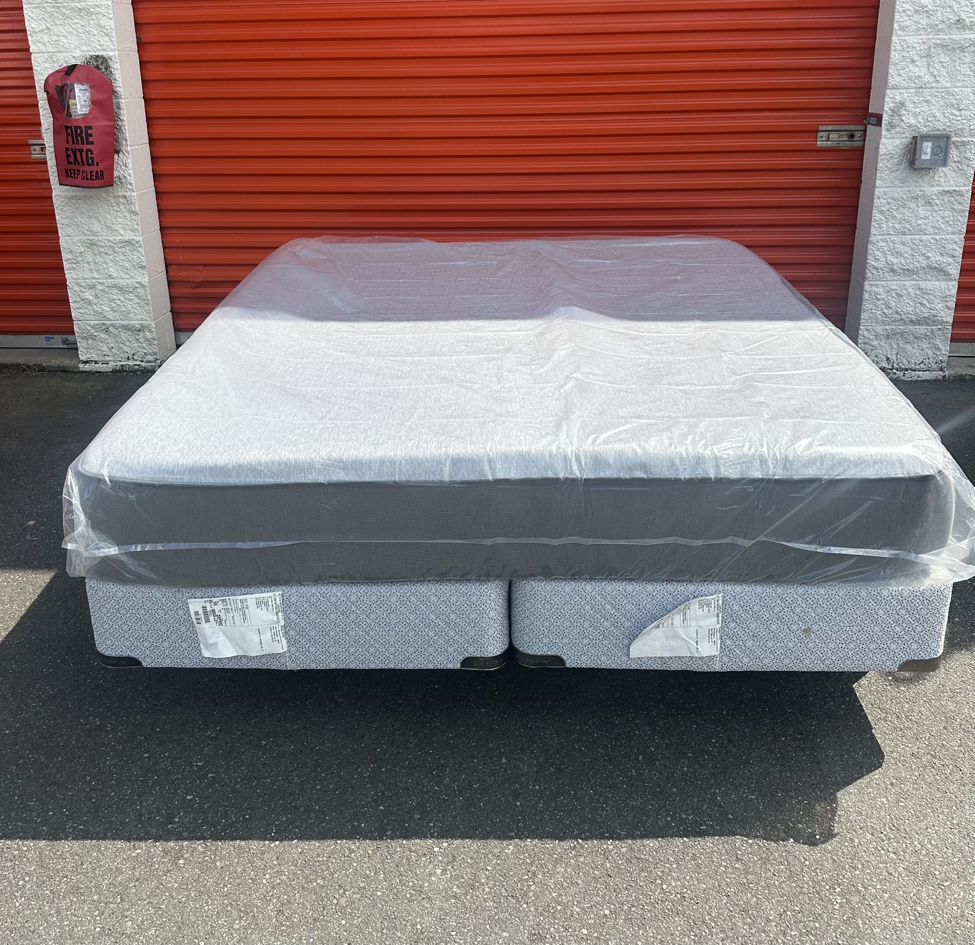 Casper Select King Mattress + Box Spring + Avocado Metal Bed Frame
