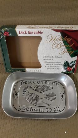 HOLIDAY BREAD TRAY PEACE ON EARTH METAL TIMELESS HEIRLOOM