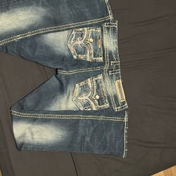 Women’s Size 33 Betty Boot Stretch Rock Revival Jeans 