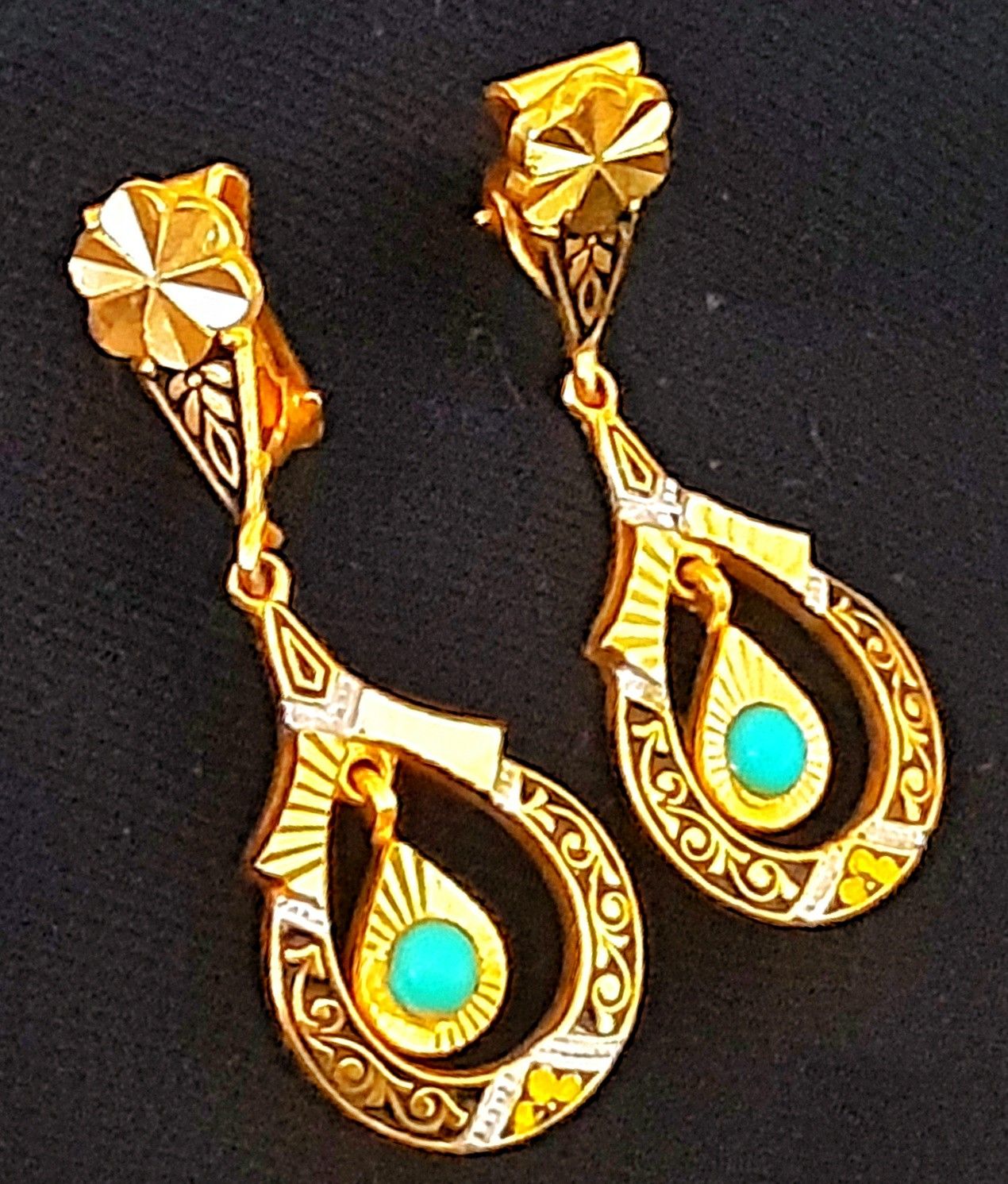 Vintage Damascus Damascine clip on dangle Goldtone earrings with turquoise stone