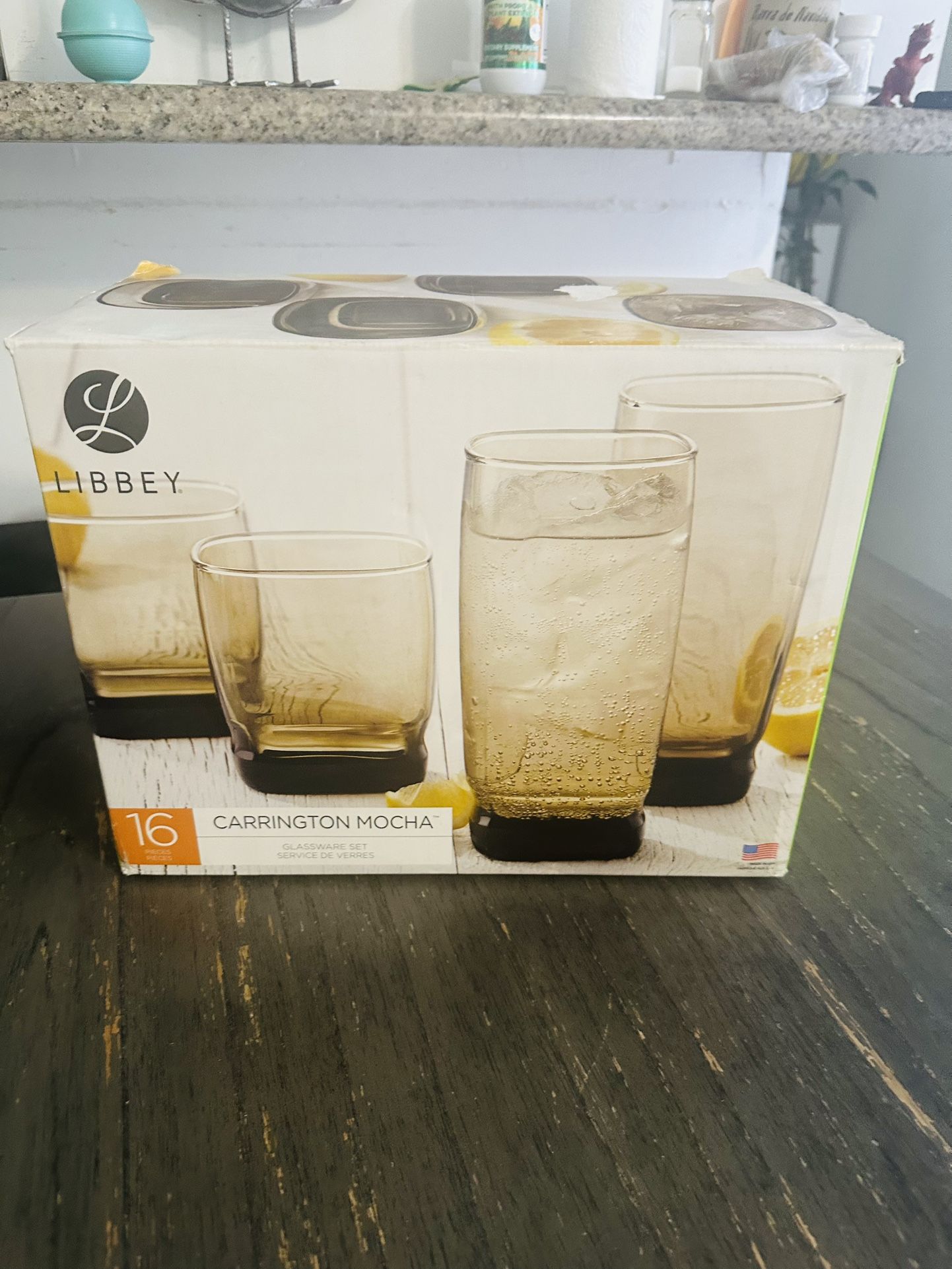 Vasos de vidrio 12 por Todos. Ubicación a 5 minutos de 14200 Van Nuys blvd Arleta Ca 91331