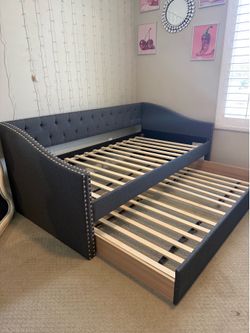 Twin size day bed with trundle