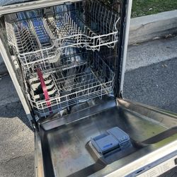 Free - Integrated SS Dishwasher - Bloomberg 