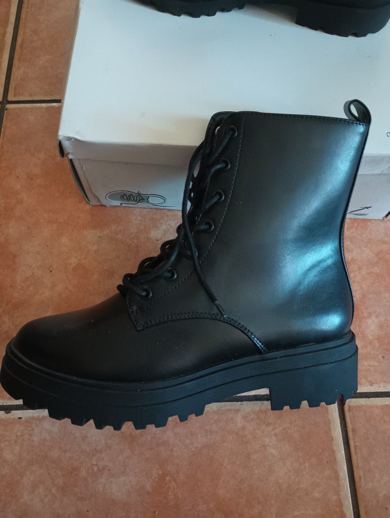 Boots Size 9