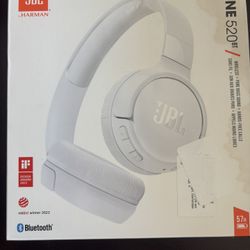 JBL Tune 520BT - Wireless On-Ear Headphones, Up to 57H Battery Life and Speed Charge, Lightweight, Comfortable and Foldable Design, Hands-Free Calls w