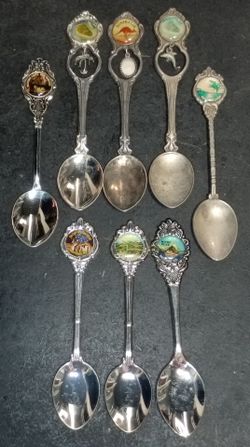 8pc Vintage Australia & New Zealand Souvenir Spoon Lot – Dangle Charms & Enamel