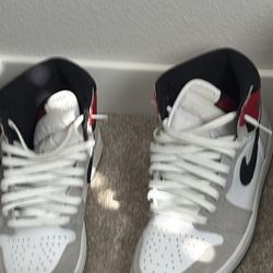 Jordan 1 Light Smoke Grey