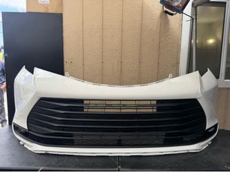 2020 2021 2022 TOYOTA SIENNA FRONT BUMPER COVER OEM USED