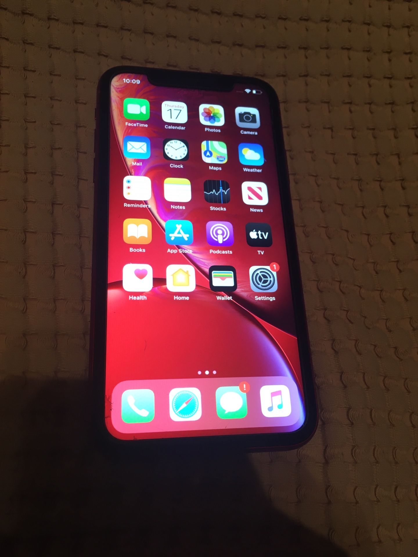 Fully unlocked iPhone xr. 128gb. Product red. iCloud unlocked