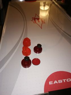 Easton air hockey table