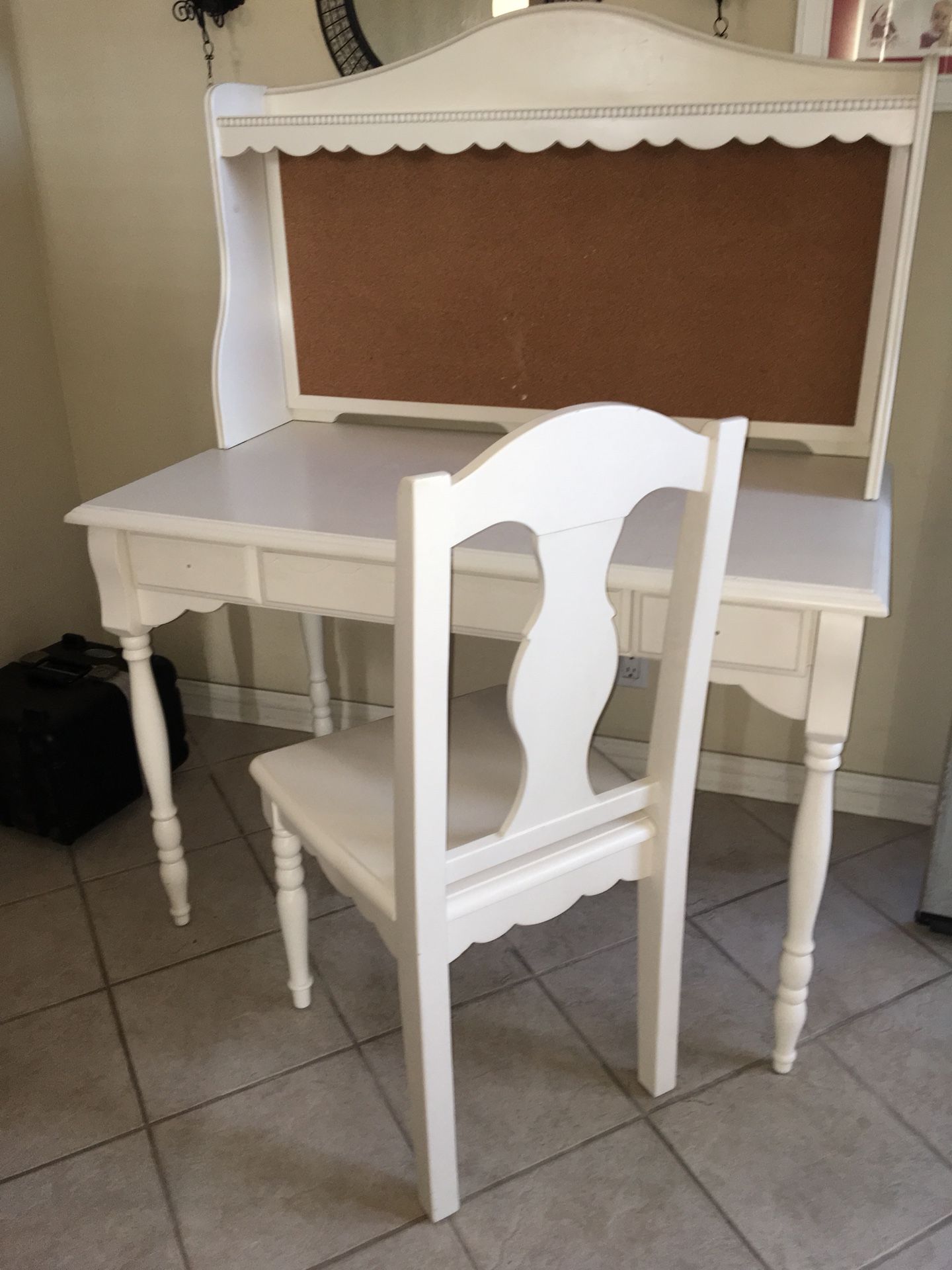 High quality café kids three-piece girls white desk hutch with bulletin board and solid wood white chair