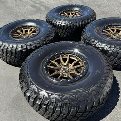 Jeep 17” Fuel Rebel Wheels  With 39” BFG KM3 Mud-Terrain Tires