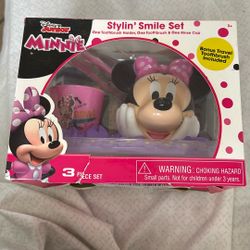 Minnie Stylin’ Smile Set