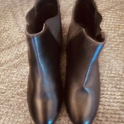 Ladies Low top boots  10