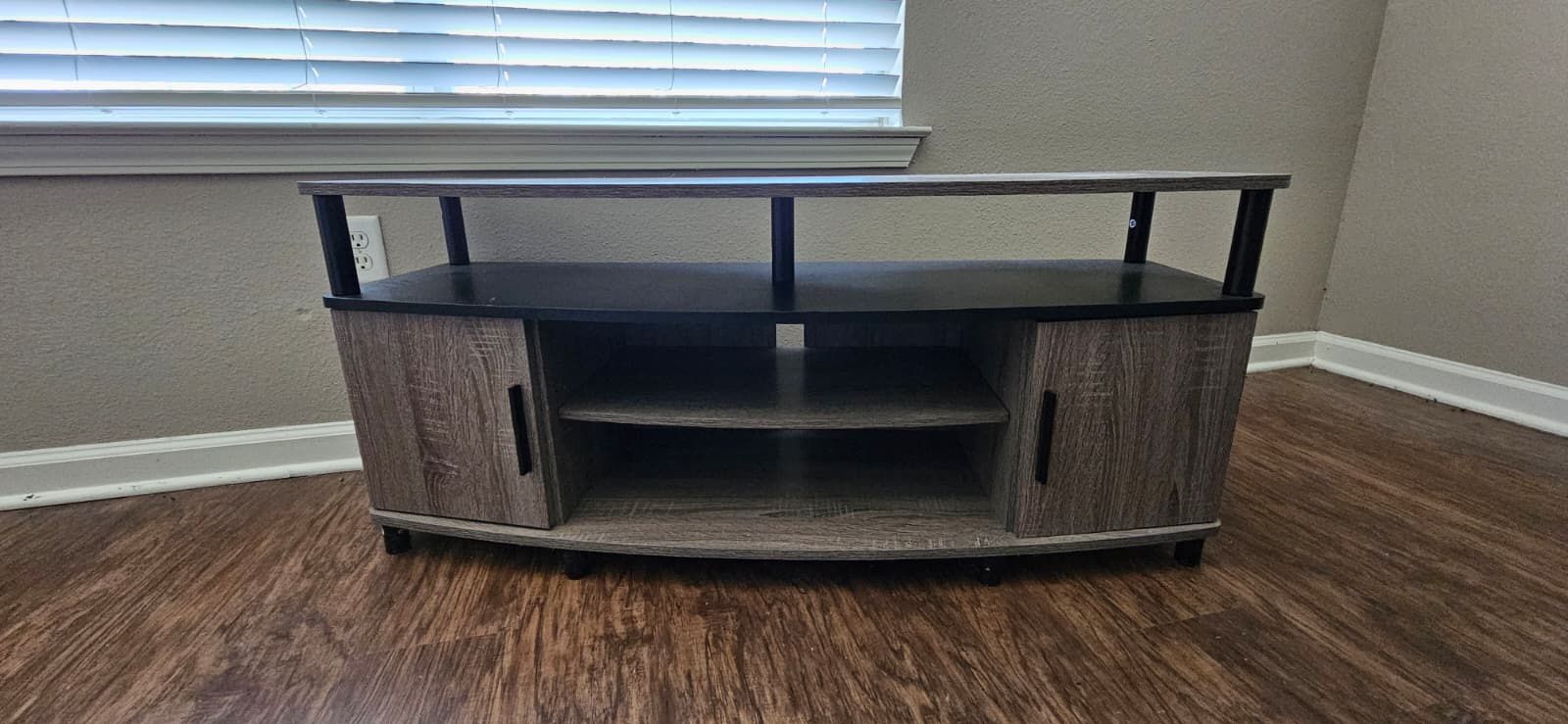 TV Stand – Like New!