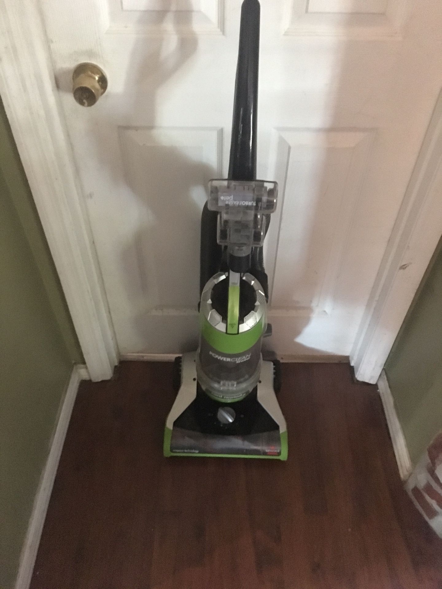 Bissell powerclean automatic cord rewind bagless vacuum cleaner