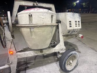 Towable Cement Mixer with Gas Motor