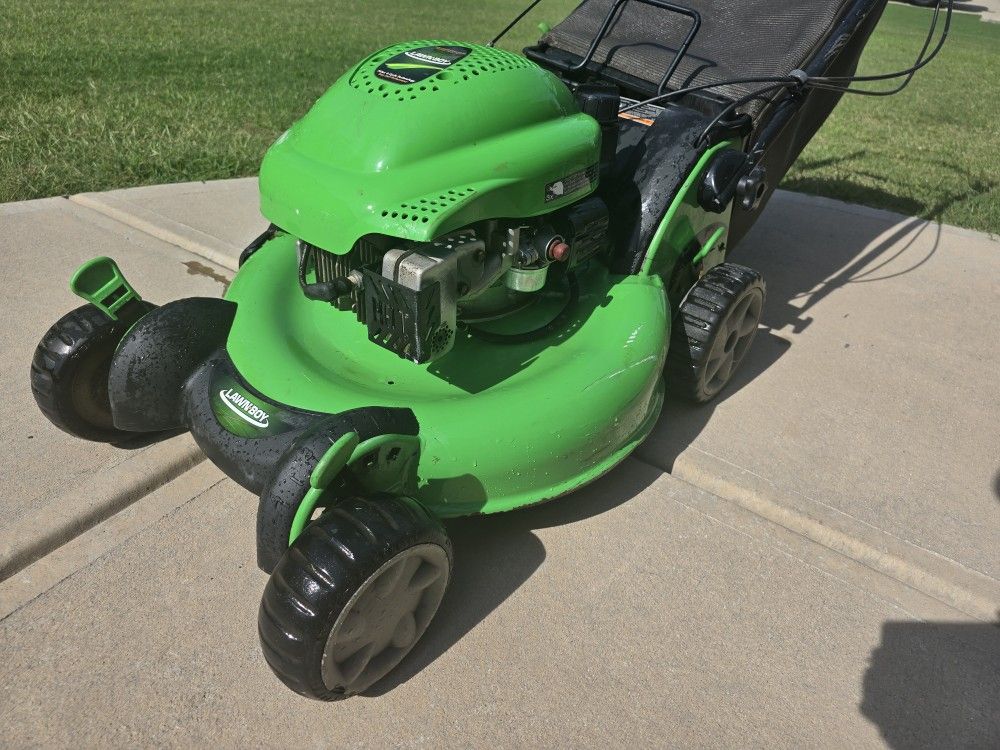 Lawn Boy 21" 195cc Tecumseh Engine Self Propelled lawnmower.