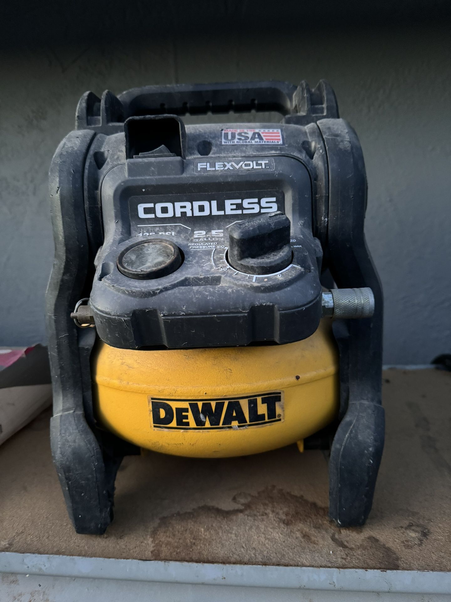 Dewalt Compressor 2.5 Gallon