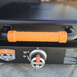 Blackstone On-The-Go Tabletop Griddle with Hood