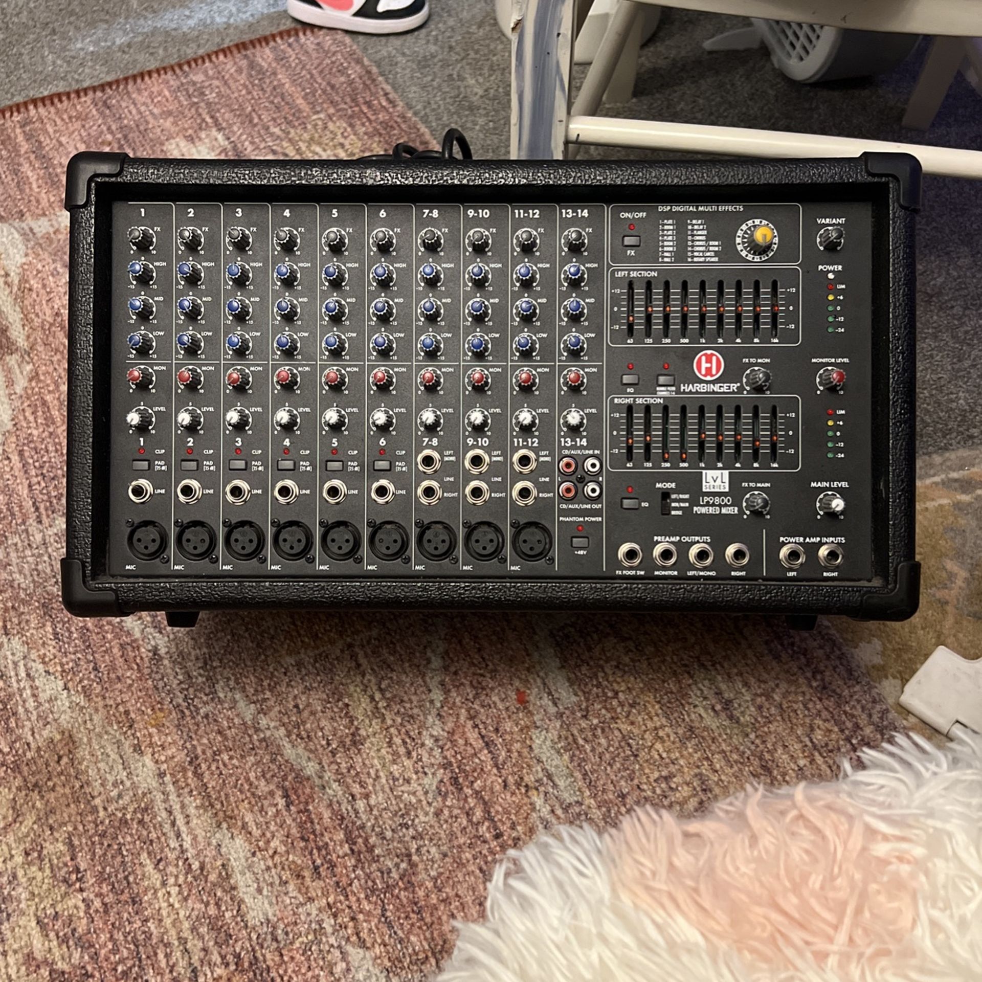 Harbinger LP9800 Powered Mixer 