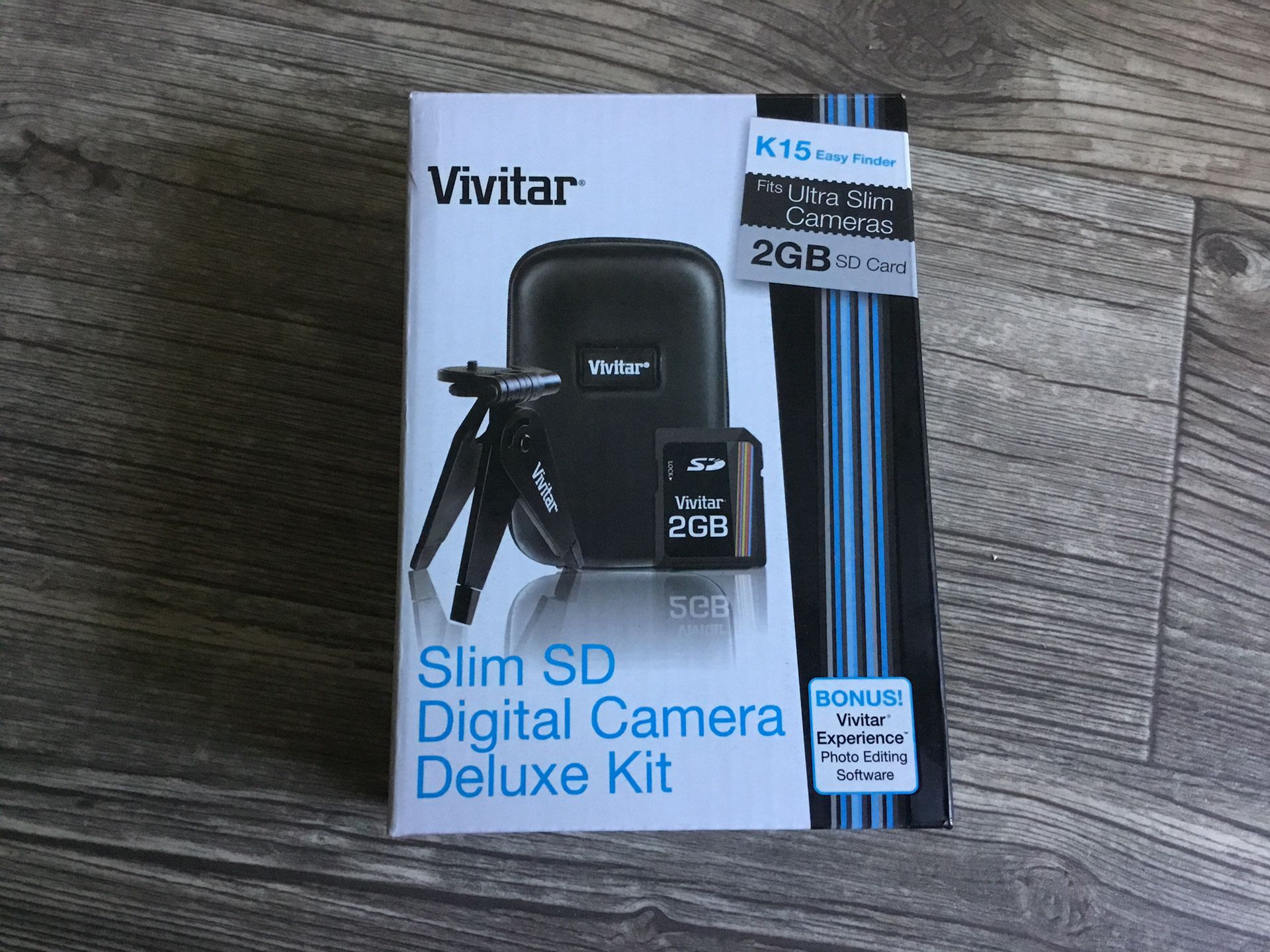 Vivitar slim sd digital camera deluxe kit new !