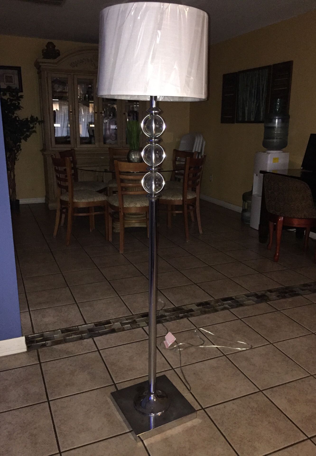 Decorative floor lamp
