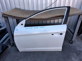 2017-2018-2019-2020 HYUNDAI ELANTRA LEFT SIDE FRONT DOOR OEM USED #12589