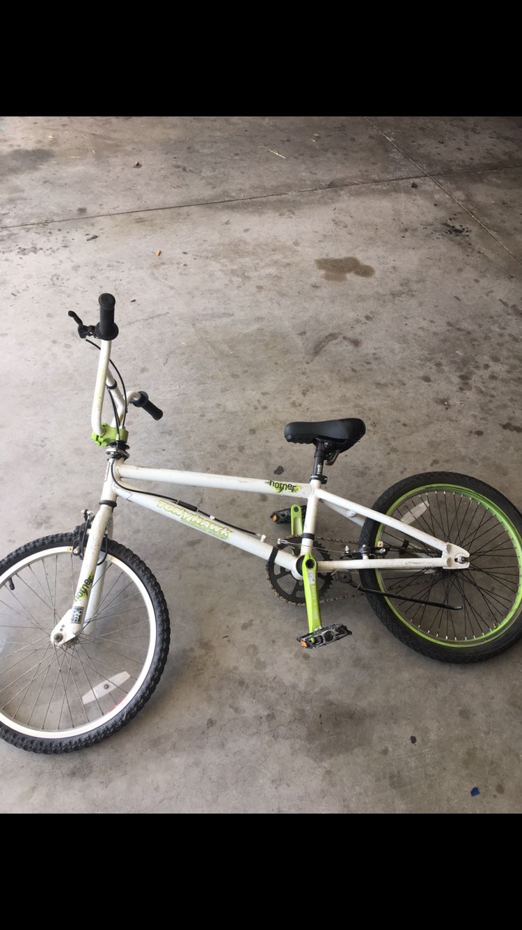 Tony hawk kids bike (tires are flat )