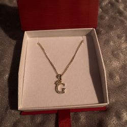 Gold Chain With Initial/ Cadena De Oro Con Inicial