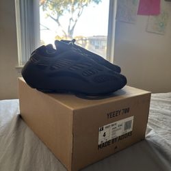 Youth Size 4 Yeezy 700 V3