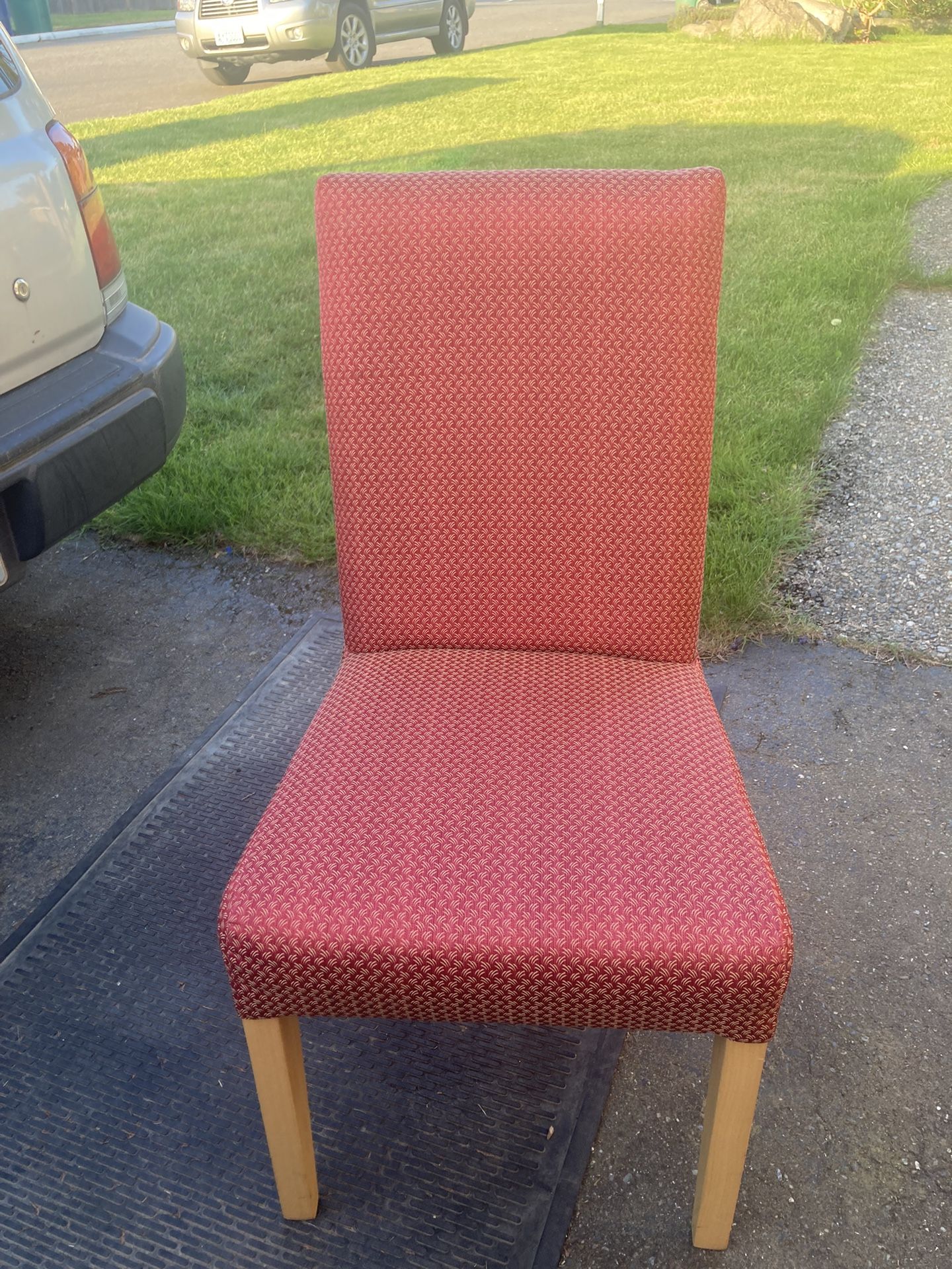 Dining Chairs, 10, $5  Each Buy All 10 For $50, Maple Base Custom