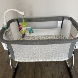 Baby bassinet co-sleeper
