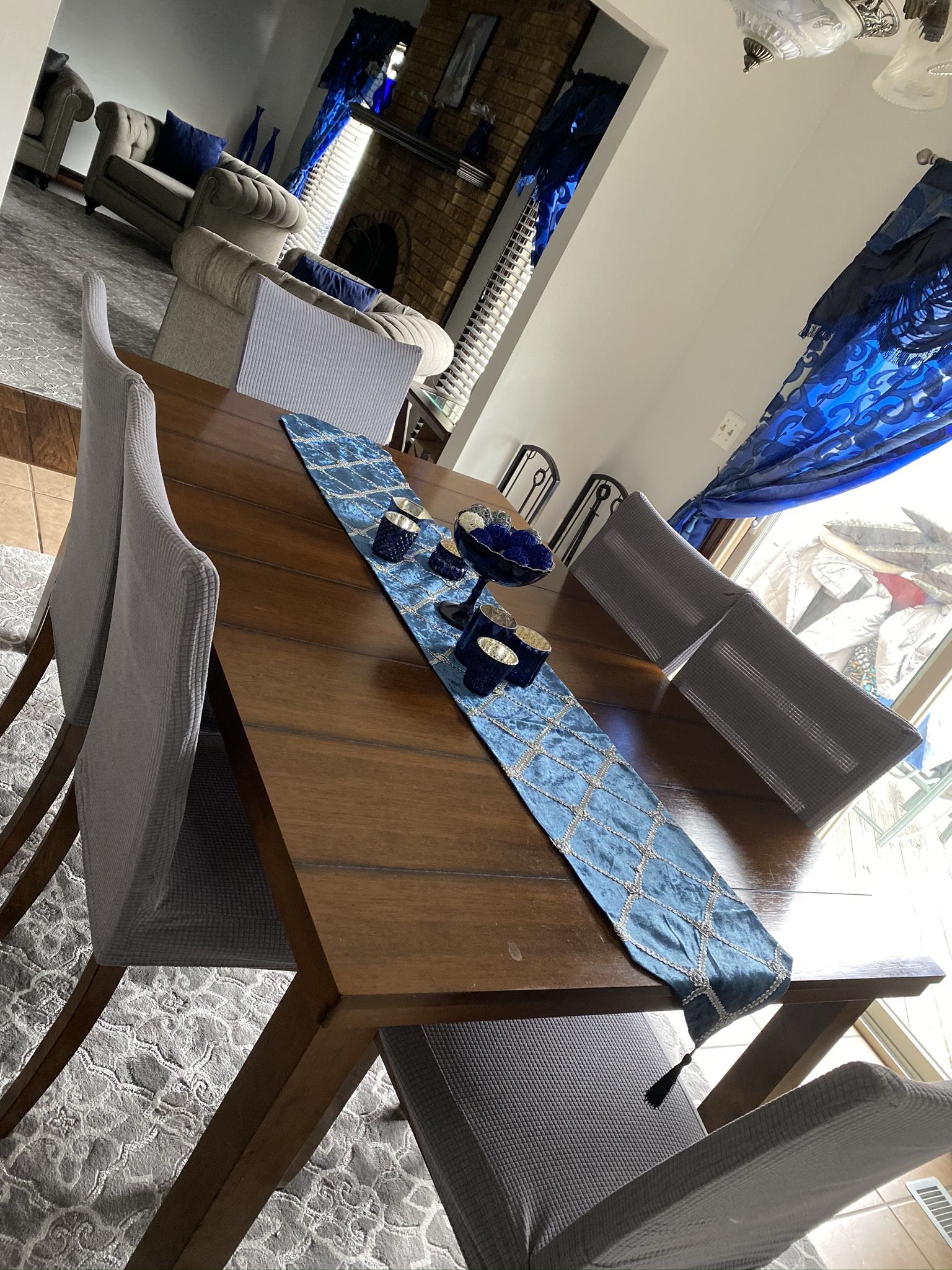Dining table With 6 Chairs