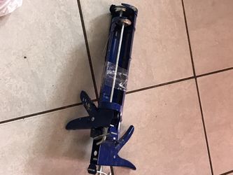 Road culk gun 1 small and 1 big