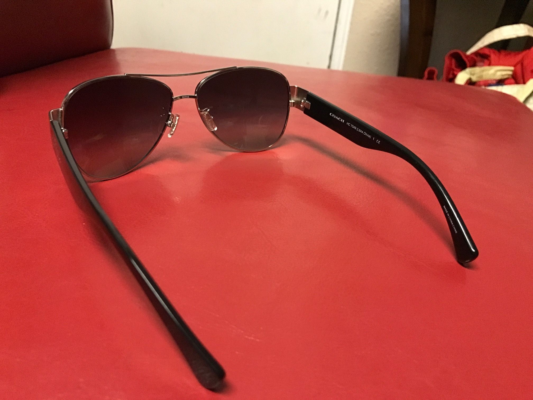 Authentic Coach Aviator Sunglasses
HC 7049 (L944 Olivia) Amazon.com: Coach Sunglasses HC 7059 92496E Gold : Clothing  main image 4