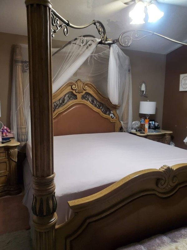 Canopy Bed Frame And Nighstands