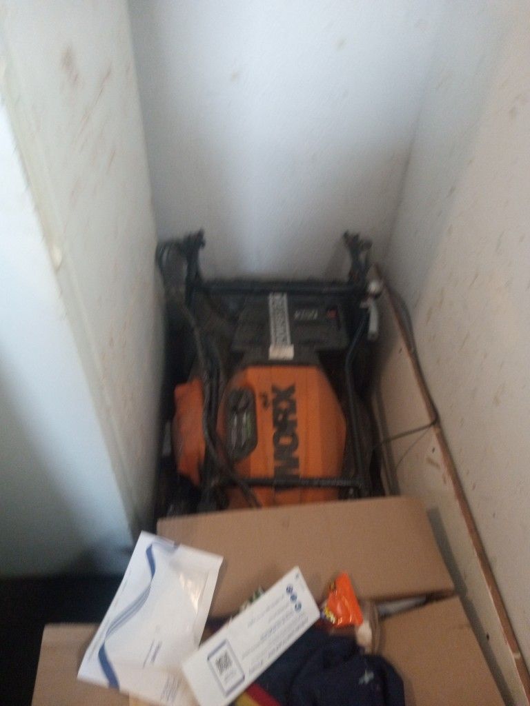 A Battery Powered Lawn Mower Almost Brand New And It Works Great