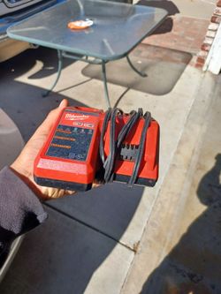 Milwaukee M12/M18 Battery Charger